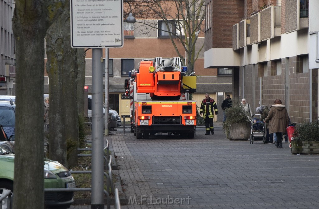 Feuer 1 Koeln Vingst Hesshofplatz P50.JPG - Miklos Laubert